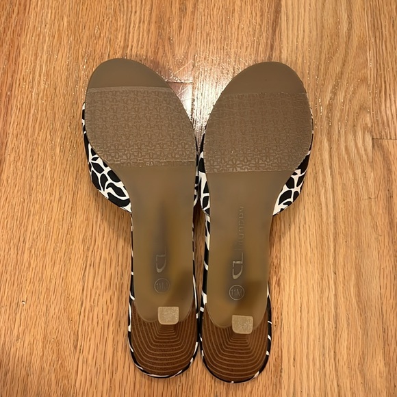 NWT CL by Laundry Black, White and Green Heels - Picture 3 of 8